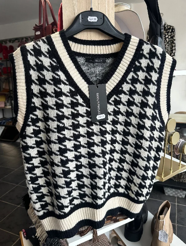 Cream & black houndstooth knitted sweater vest Open Front Closed Front Wrap Front