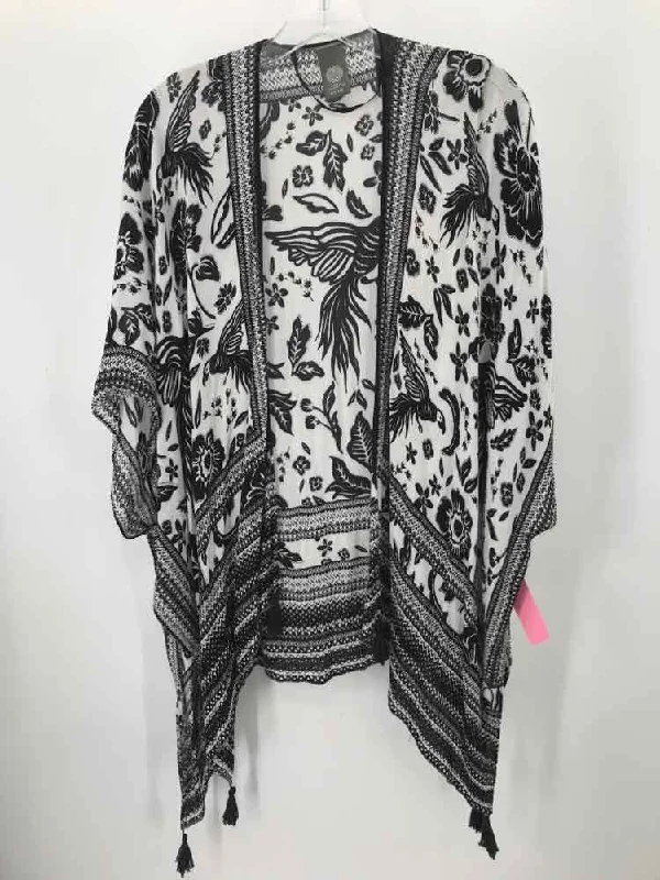 Pre-Owned Vince Camuto Black Size One Size Printed Sweater Neon Metallic Matte