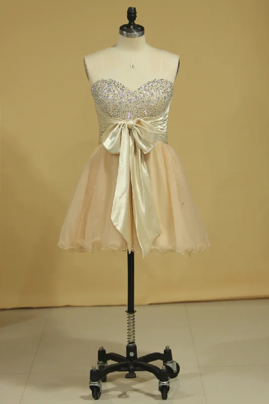 Plus Size Homecoming Dresses A Line Short/Mini Sweetheart With Beads And Bow Knot