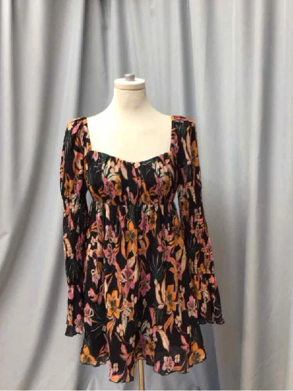 HOUSE OF HARLOW SIZE MEDIUM Ladies DRESS